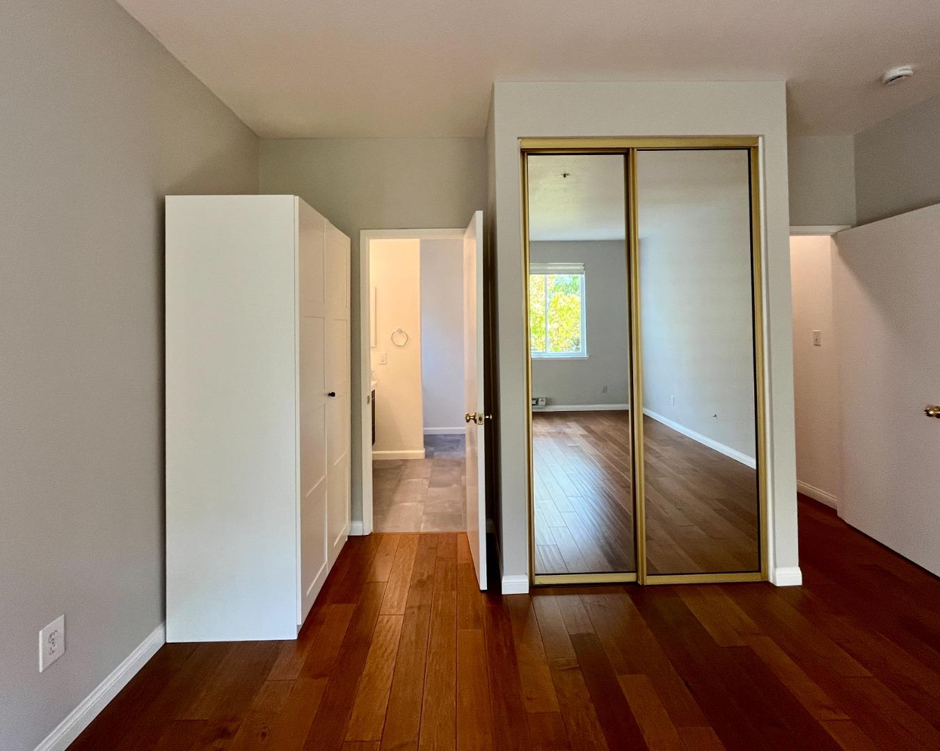 Burlingame Condo: 525 Almer Road