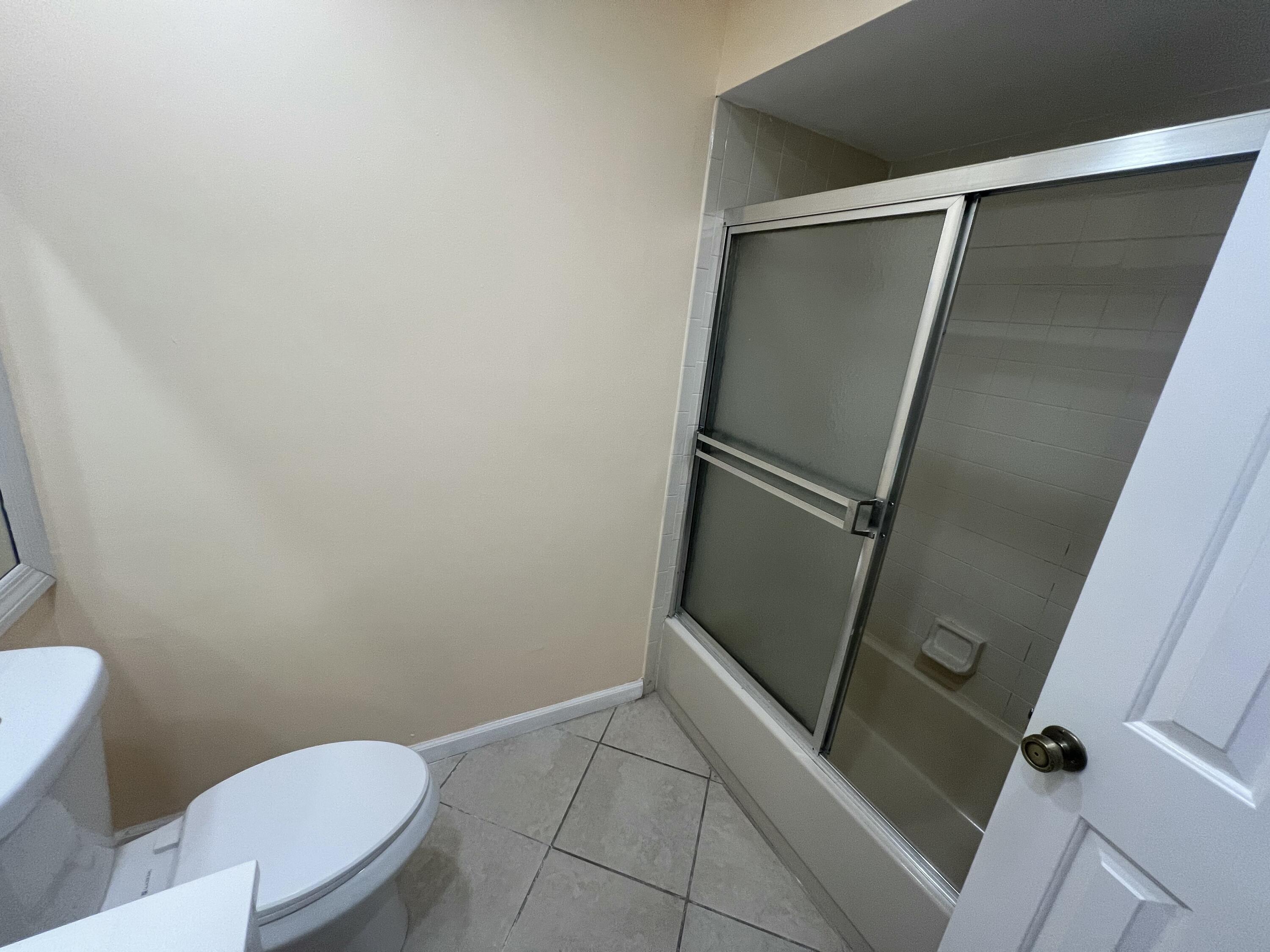 West Palm Beach Condo: 1581 Woodbridge Lakes Circle