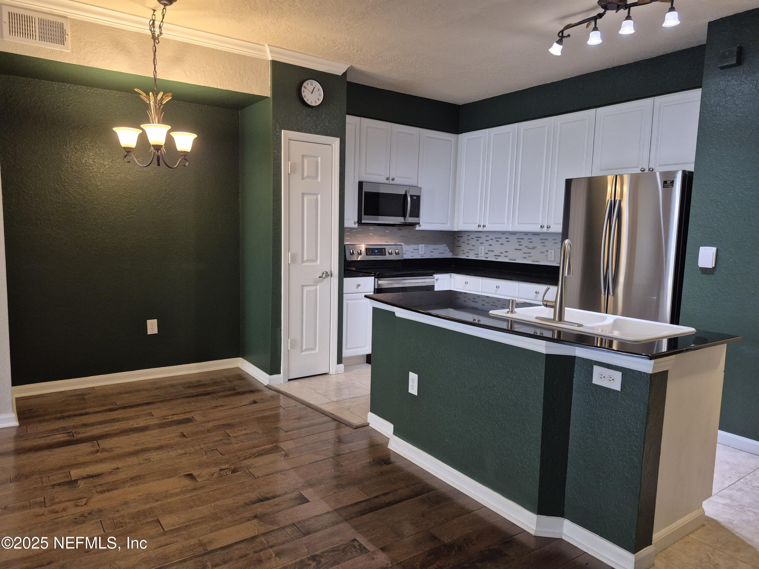 Jacksonville Condo: 8539 Gate Parkway West