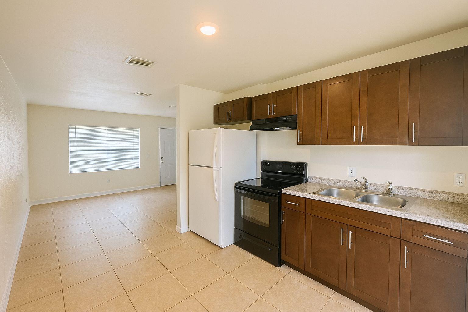 Fort Pierce Condo: 908 Mccray Court