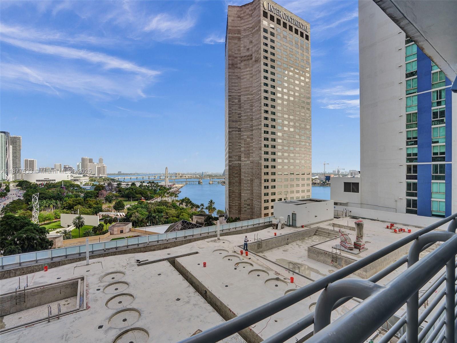 Miami Condo: 325 South Biscayne Boulevard