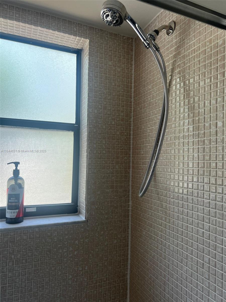 Hollywood Condo: 2225 Monroe Street