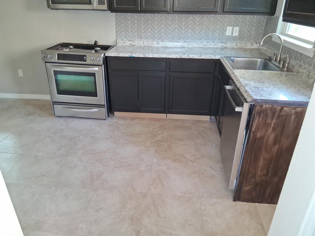 Dallas Condo: 2319 Glengariff Drive