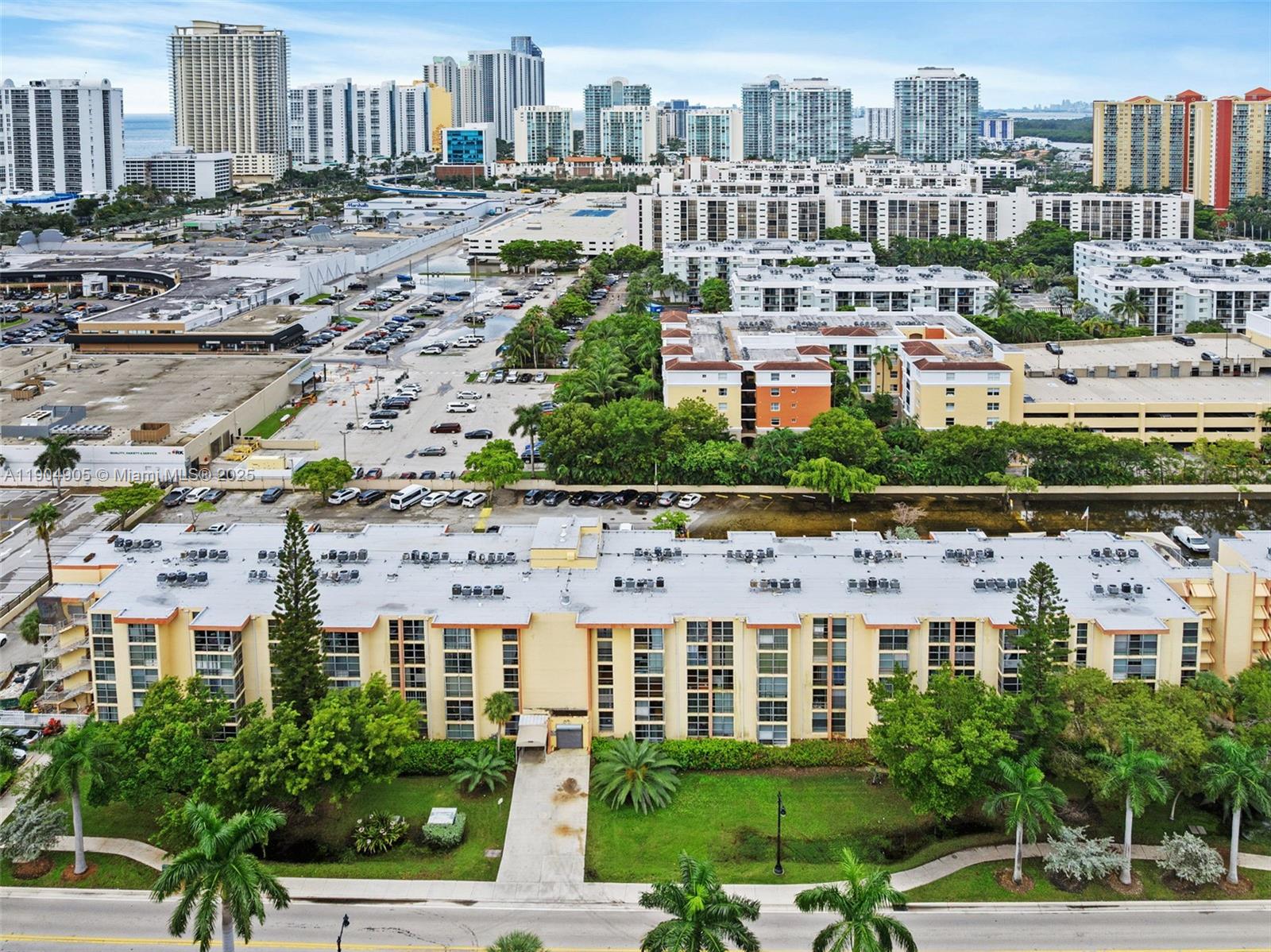 Sunny Isles Beach Condo: 200 172nd Street