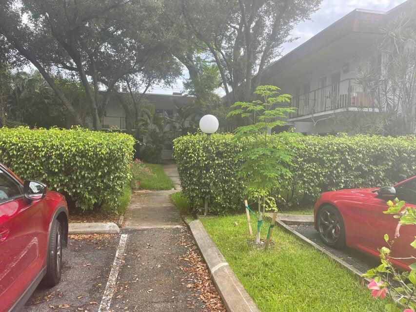 Hollywood Condo: 2324 Van Buren Street