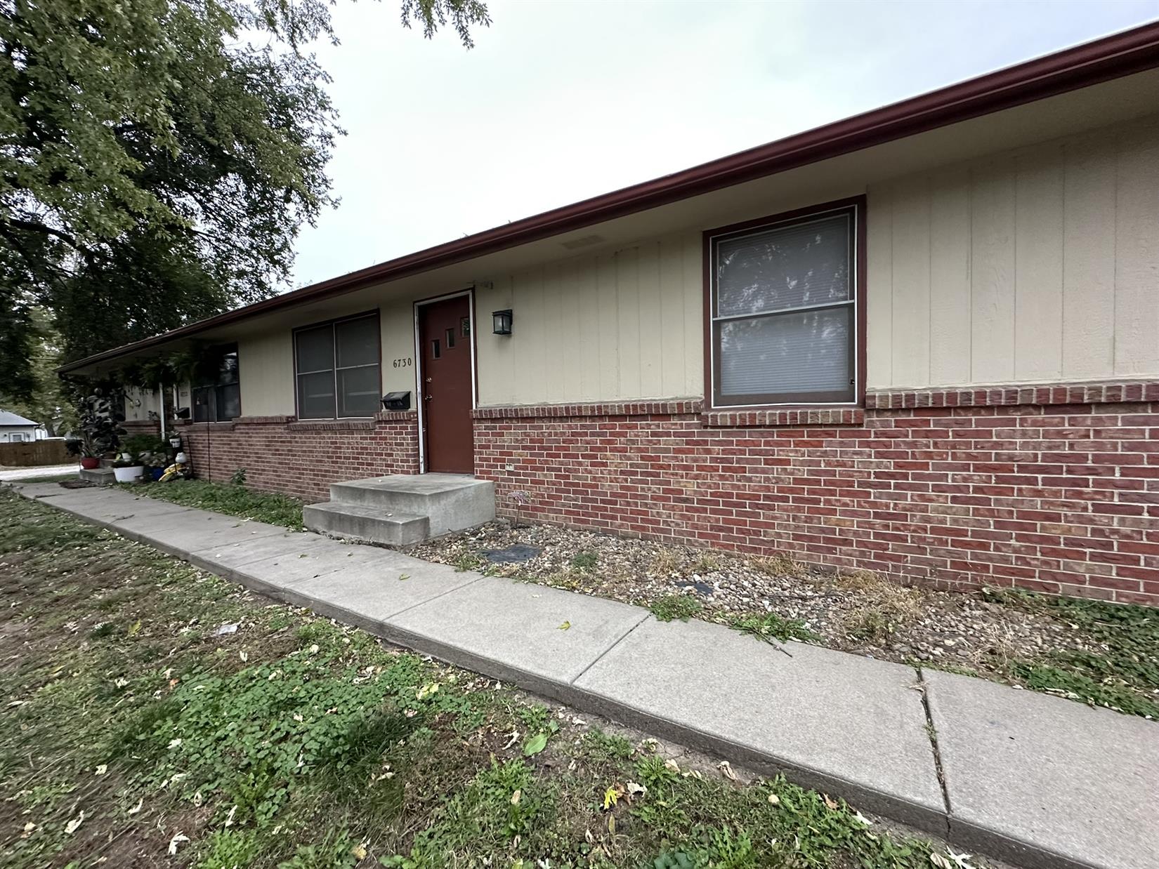 Lincoln Condo: 6730 Havelock Ave