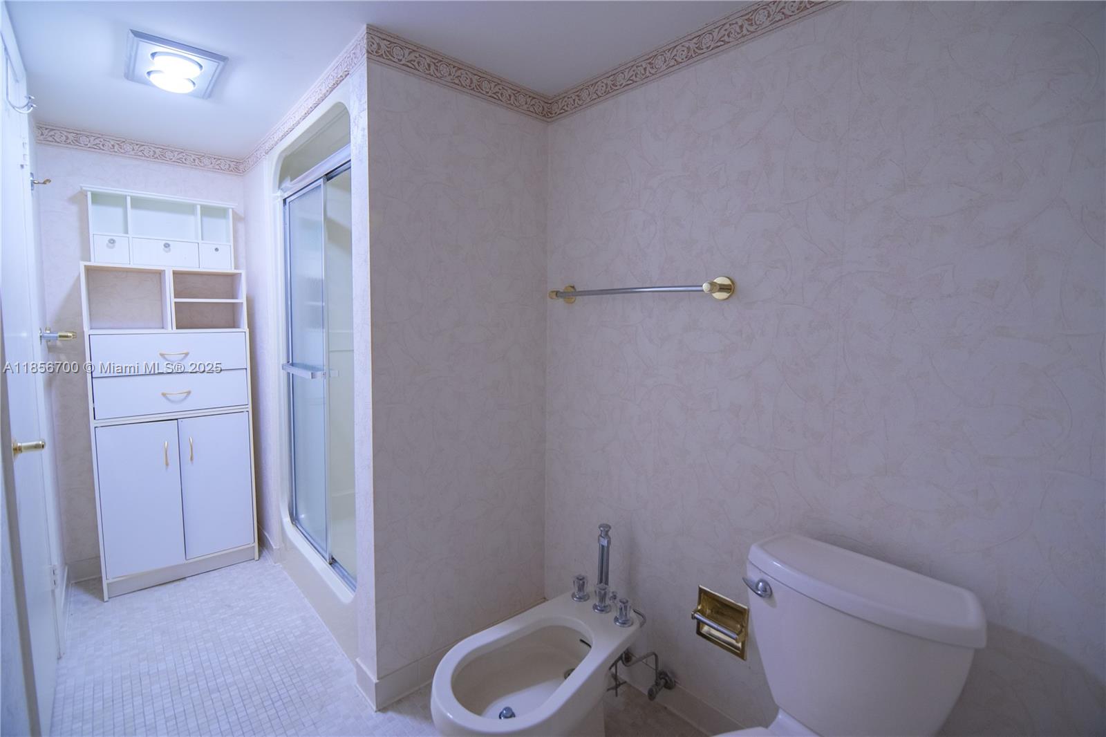 Hallandale Beach Condo: 300 Three Islands Boulevard