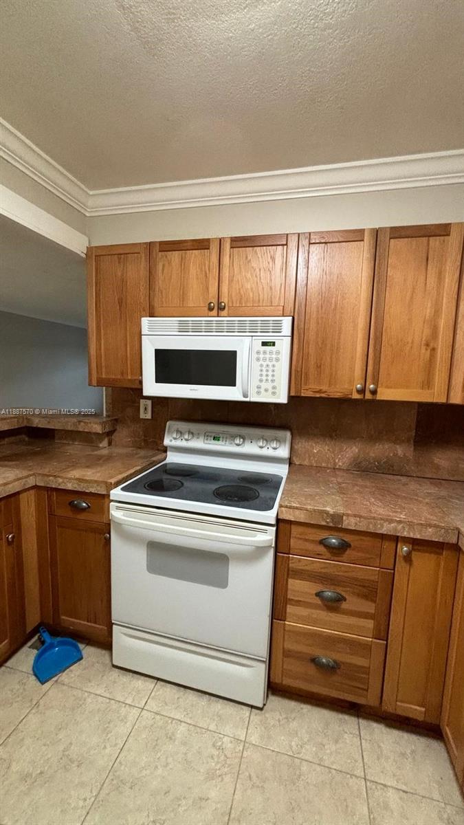 Hallandale Beach Condo: 1913 South Ocean Drive