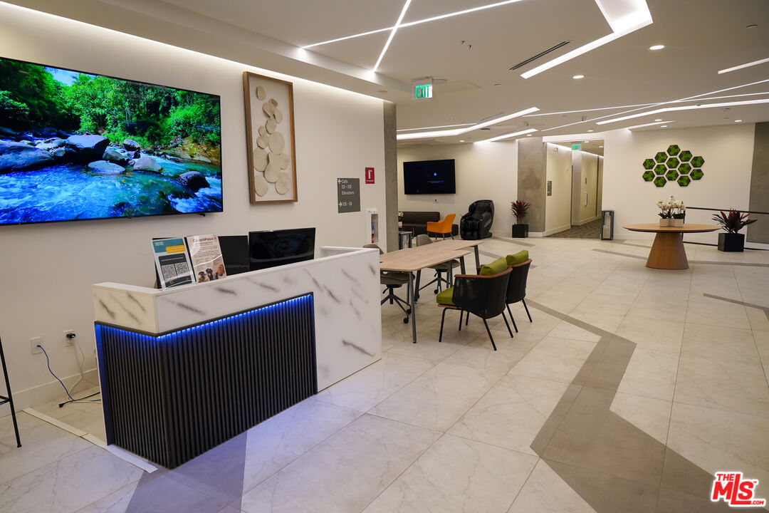 Glendale Condo: 414 North Orange Street