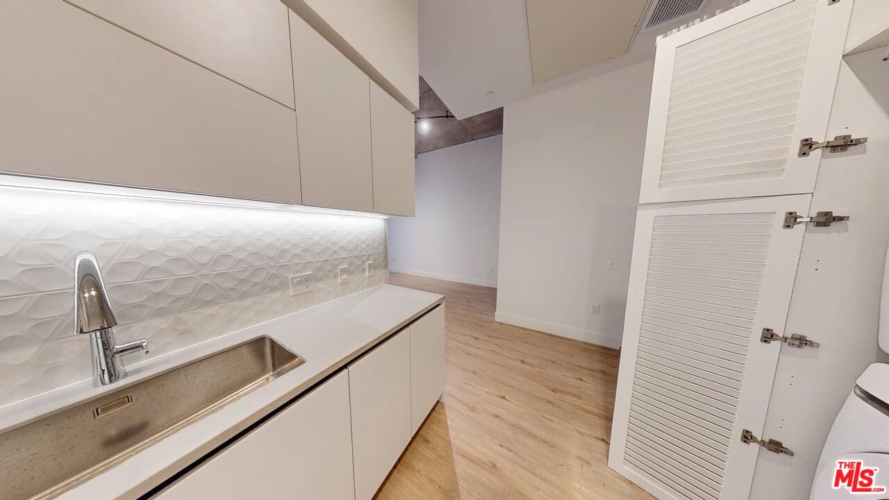 Glendale Condo: 414 North Orange Street