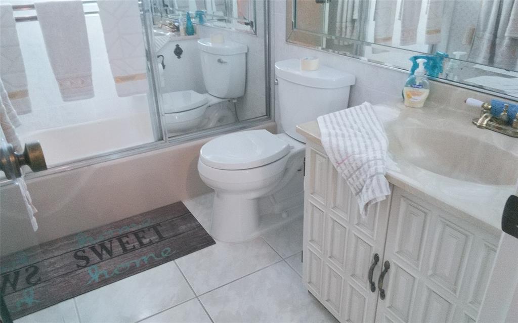 Hallandale Beach Condo: 460 Paradise Isle Boulevard