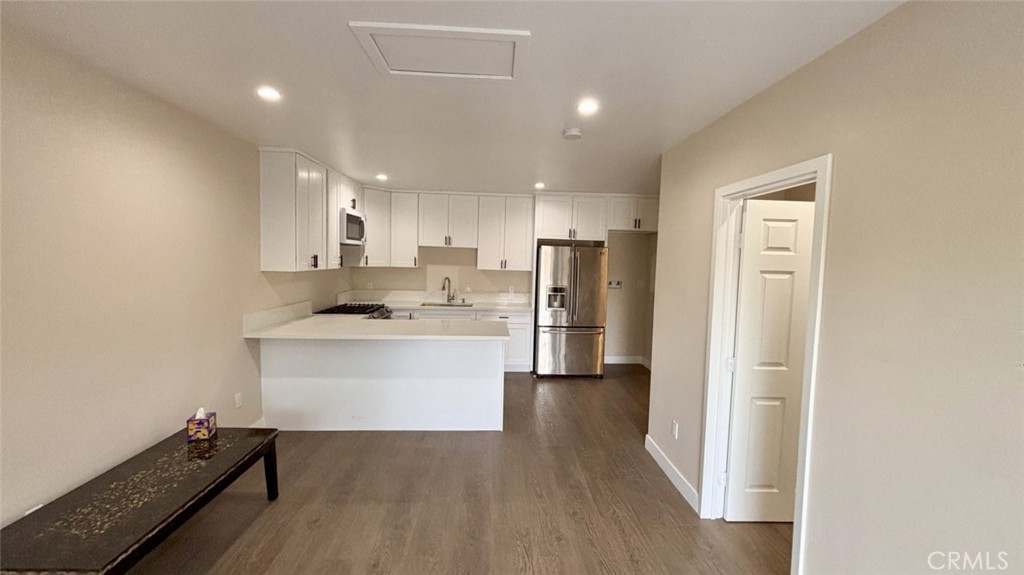 Arleta Condo: 9981 Stanwin Avenue