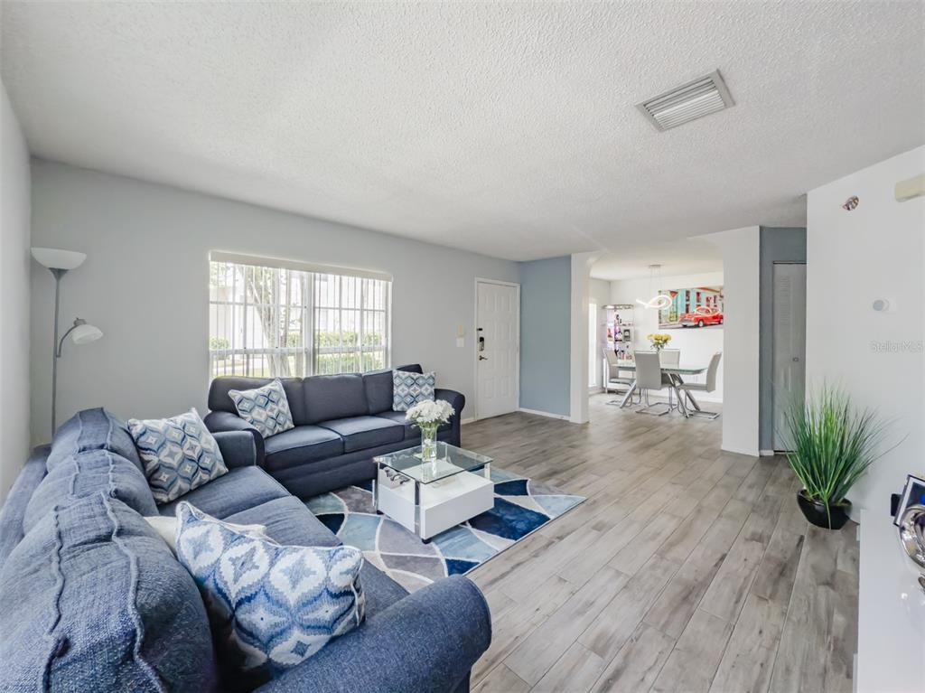 Brandon Condo: 724 Kensington Lake Circle