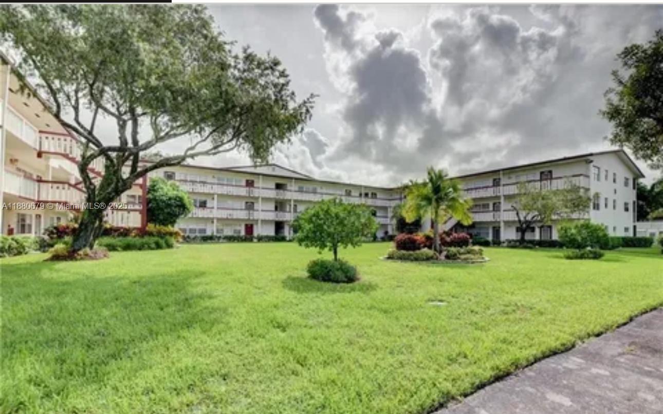 Boca Raton Condo: 82 Fanshaw B