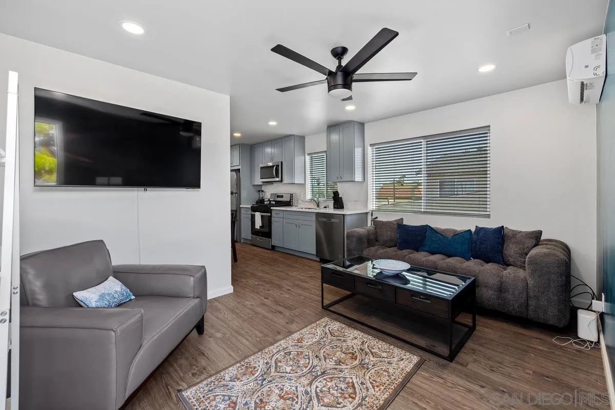 San Diego Condo: 1734 Dahlia Avenue