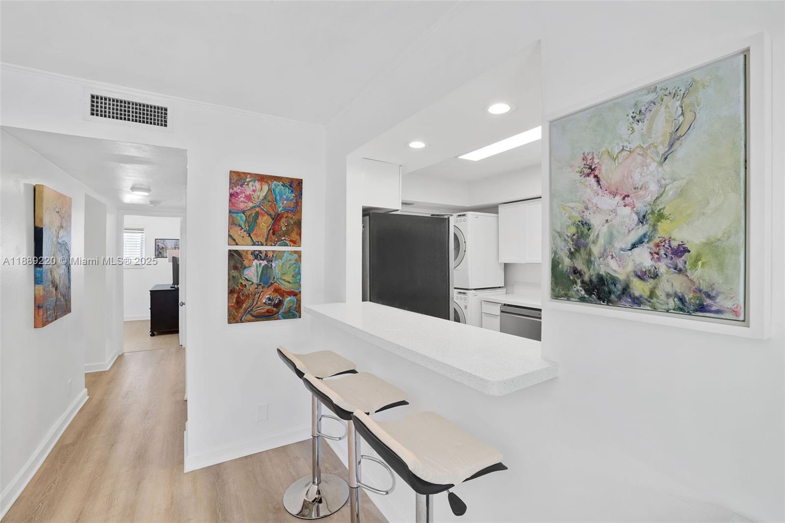 Miami Beach Condo: 1601 Bay Road