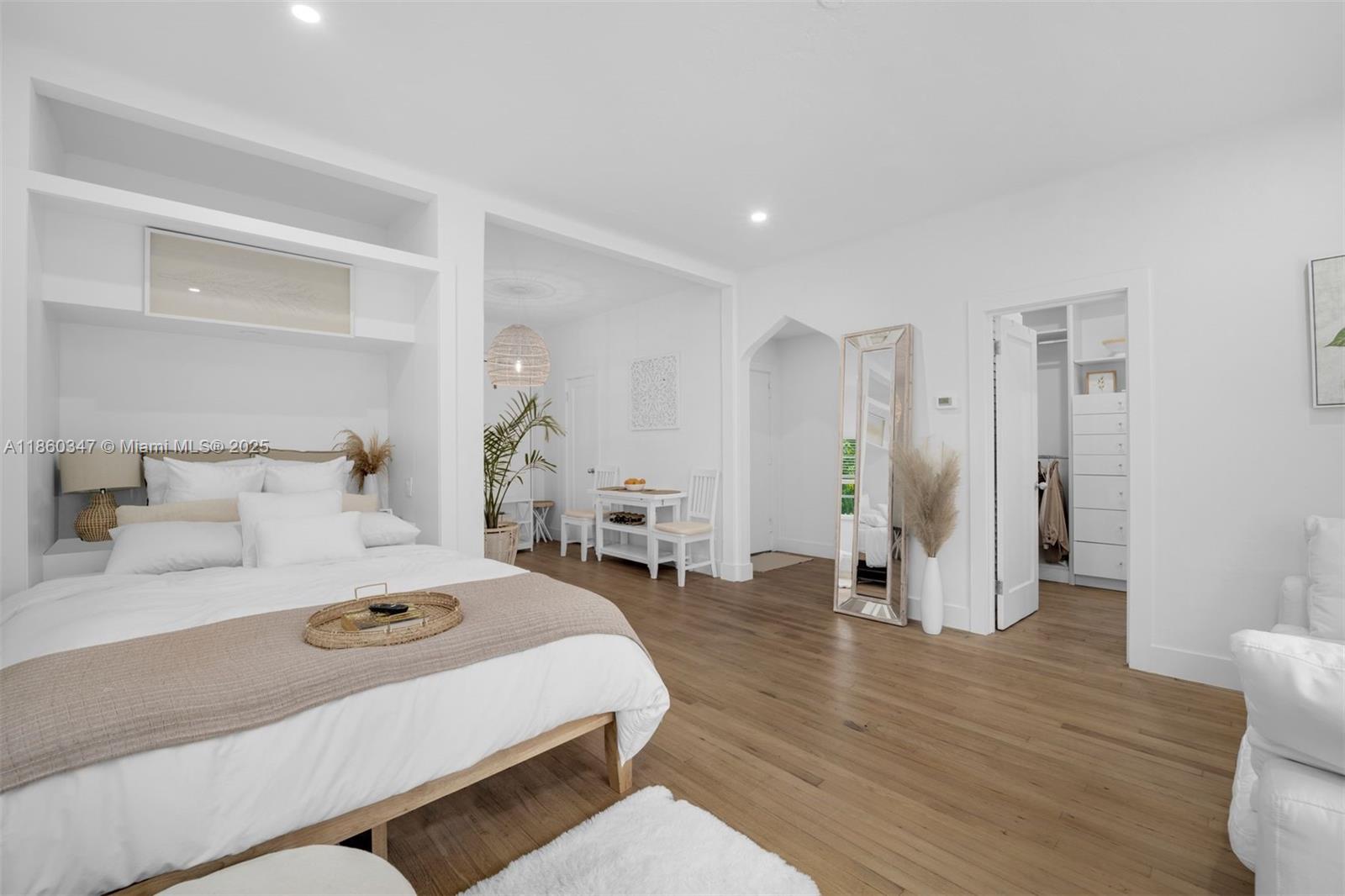 Miami Beach Condo: 750 Española Way