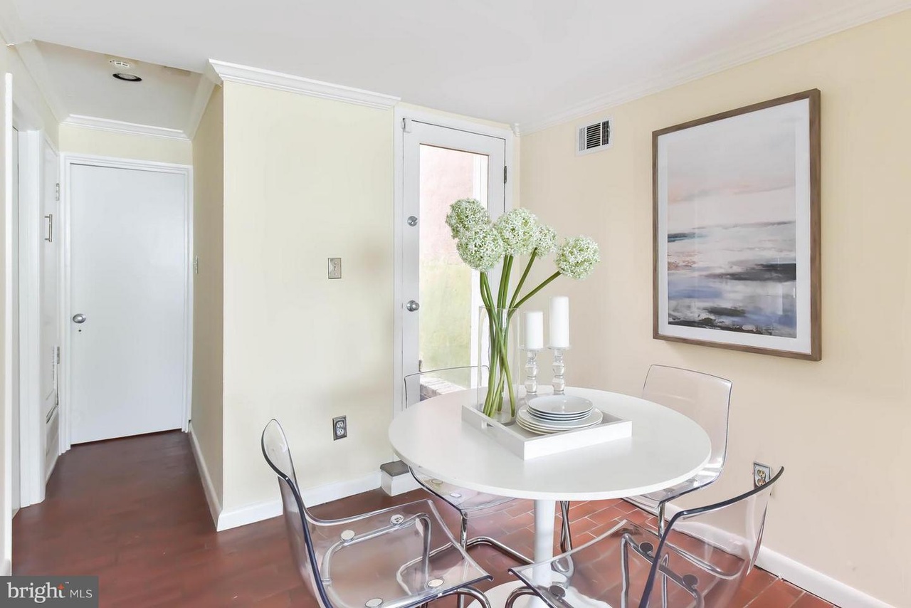 Washington Condo: 308 11th St SE