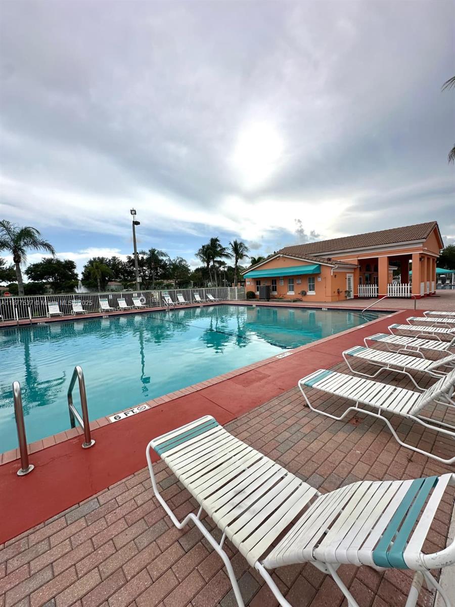 Homestead Condo: 2711 Southeast 16th Avenue