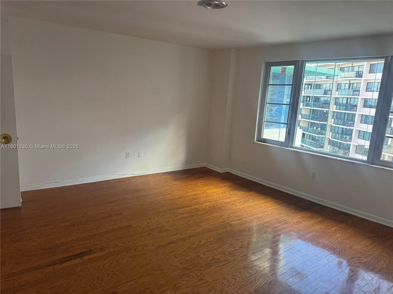 Miami Beach Condo: 5255 Collins Avenue