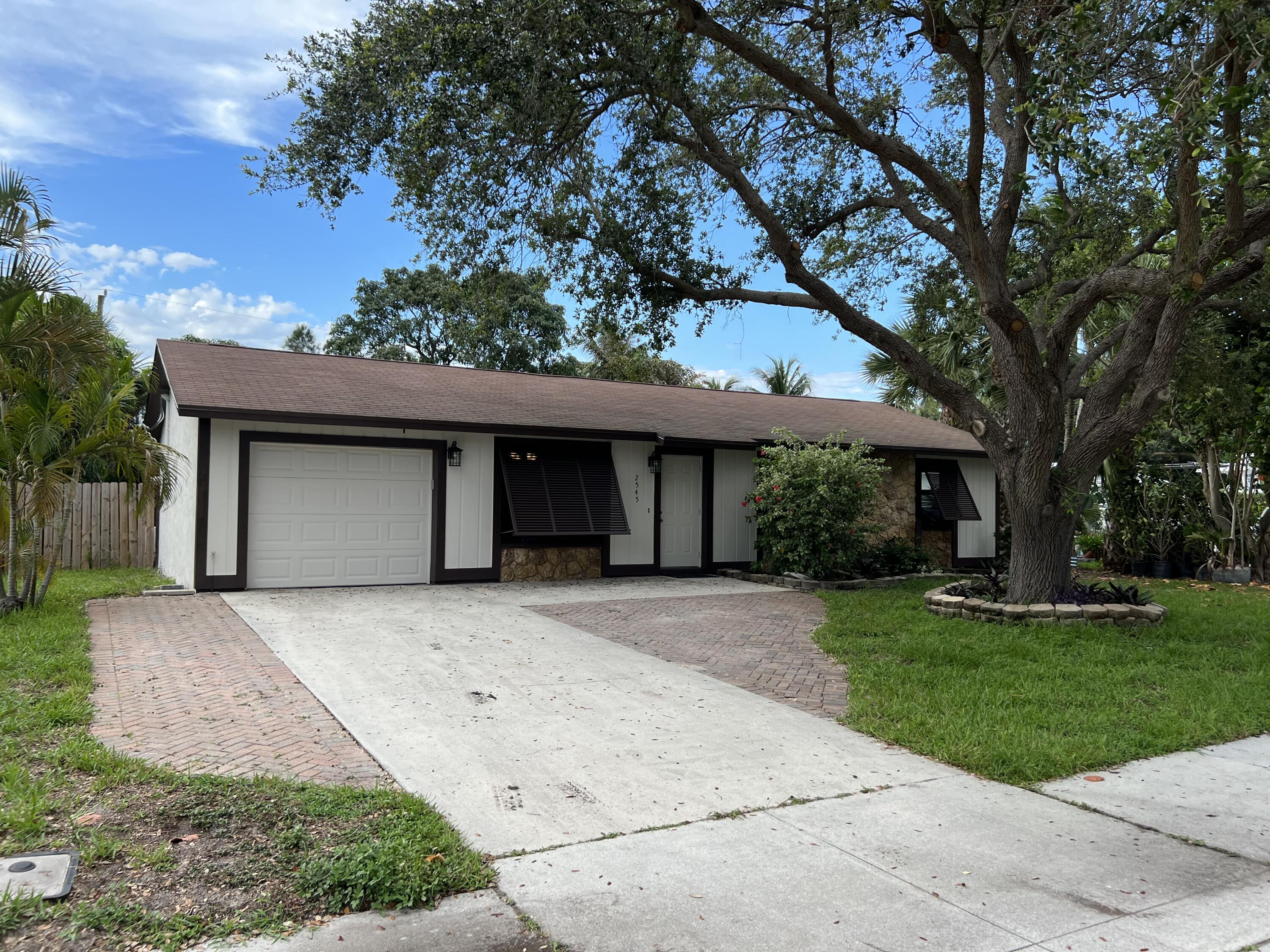 North Palm Beach Condo: 2545 Conroy Drive