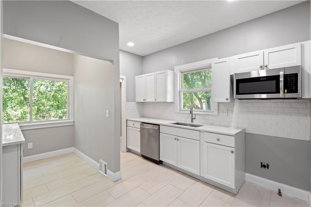 Cleveland House: 13803 Mcelhattan Ave