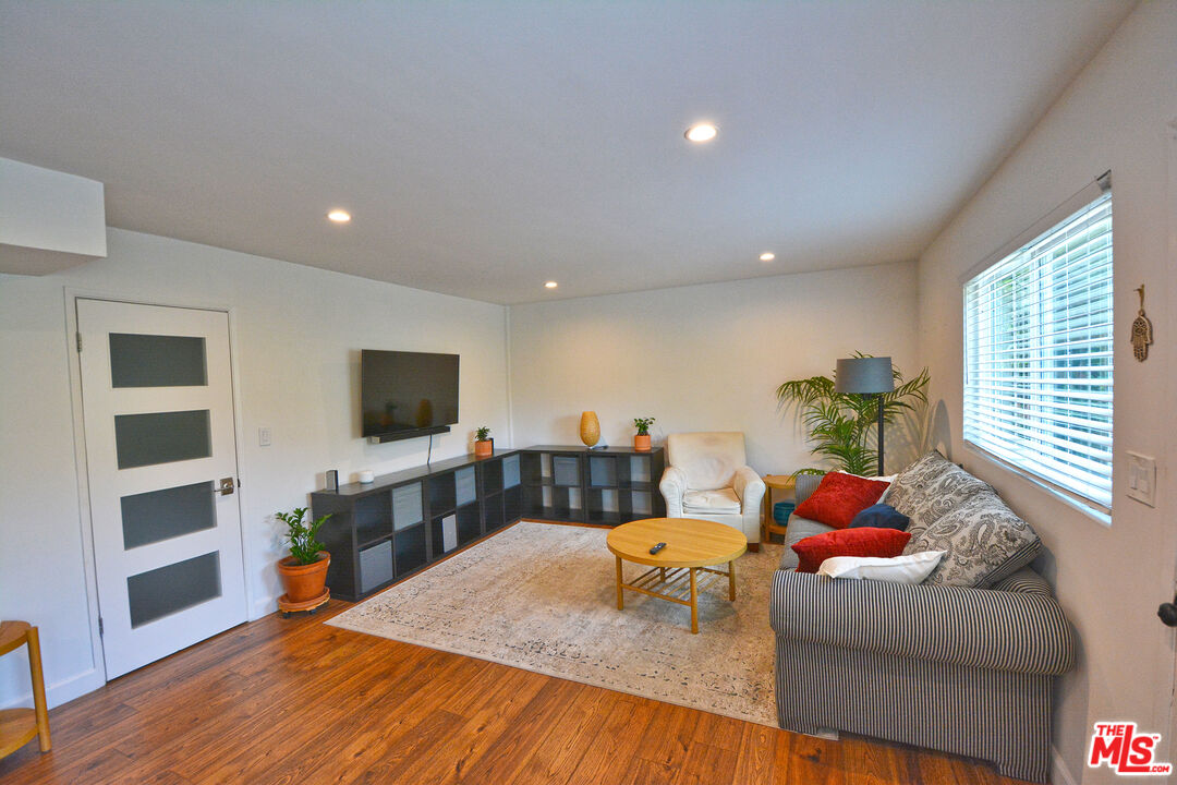 North Hollywood Condo: 10854 Morrison Street