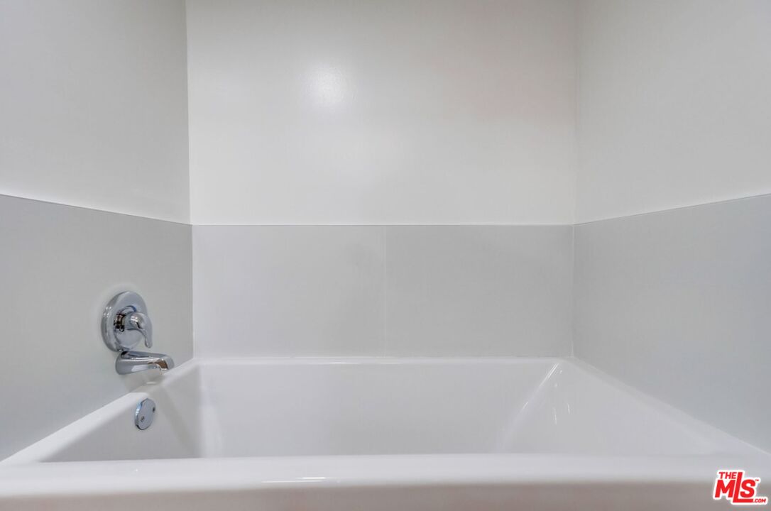 Beverly Hills Condo: 435 North Oakhurst Drive