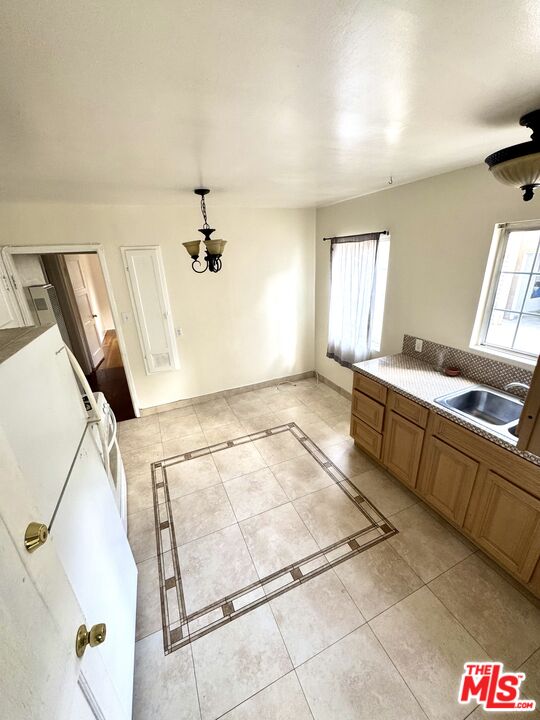 Valley Village Condo: 11928 Magnolia Boulevard