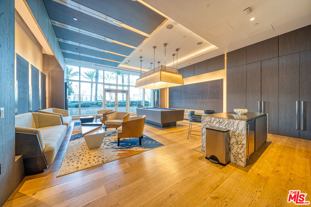 Los Angeles Condo: 877 Francisco Street