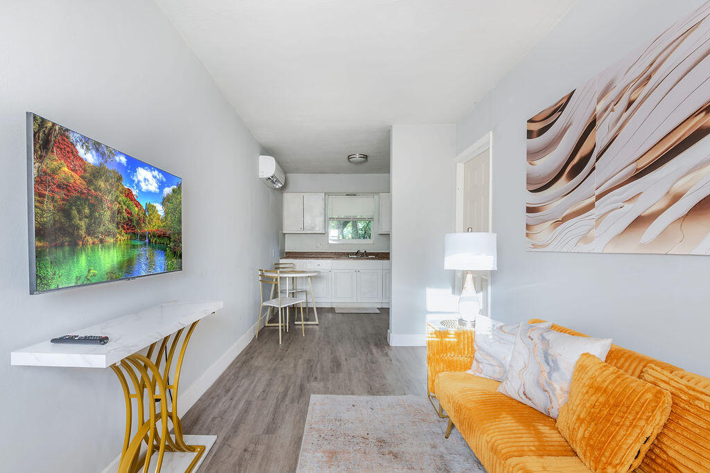 Hollywood Condo: 1826 Sherman Street