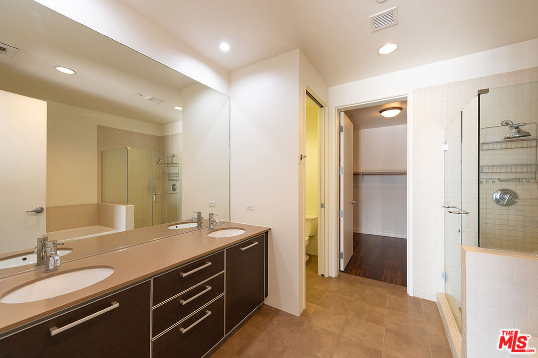 Los Angeles Condo: 801 South Grand Avenue