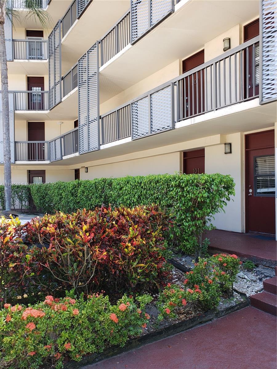 Aventura Condo: 3101 North Country Club Drive