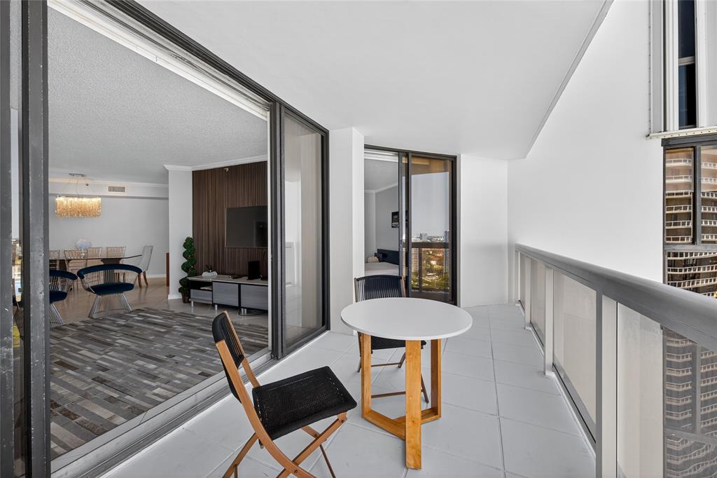 Aventura Condo: 20185 East Country Club Drive