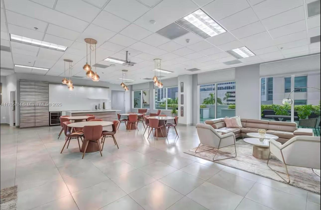 Miami Condo: 1200 Brickell Bay Drive