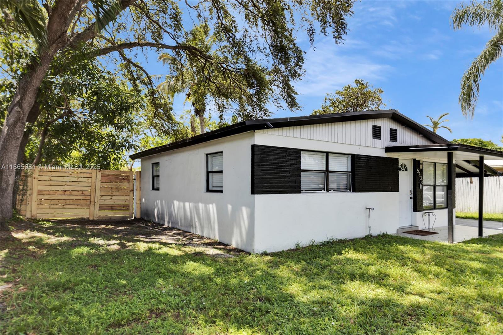 Hollywood Condo: 5836 Hope Street