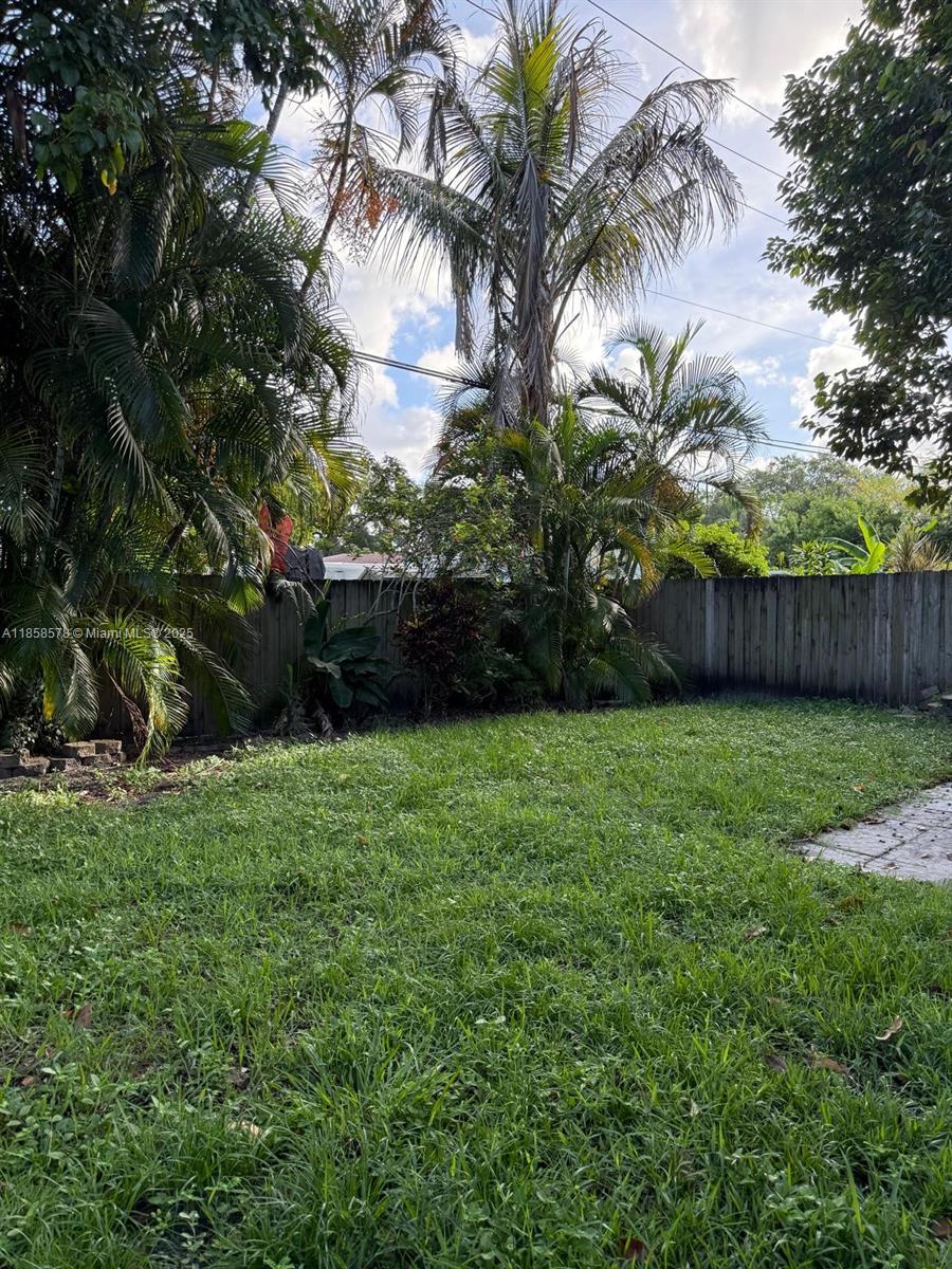 Hollywood Condo: 5737 Freedom Street