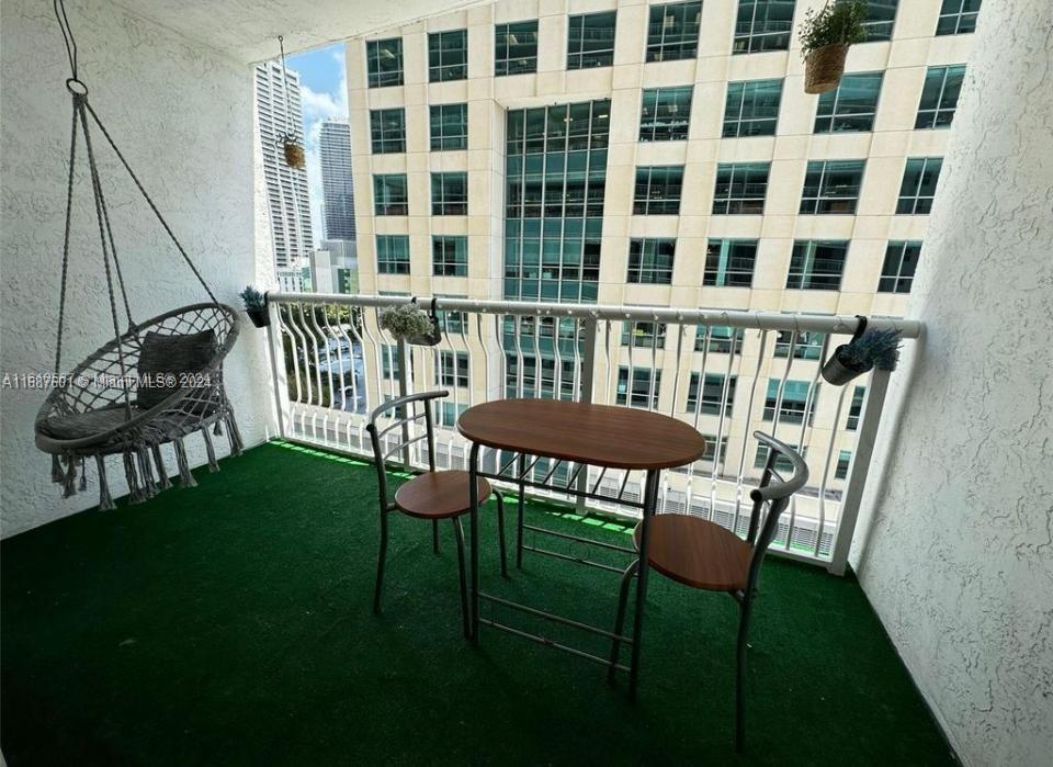 Miami Condo: 1200 Brickell Bay Drive