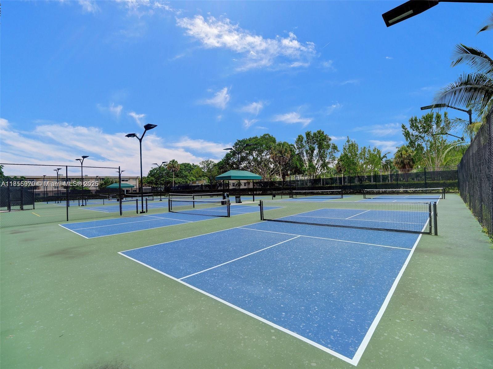 Hollywood Condo: 4200 Hillcrest Drive