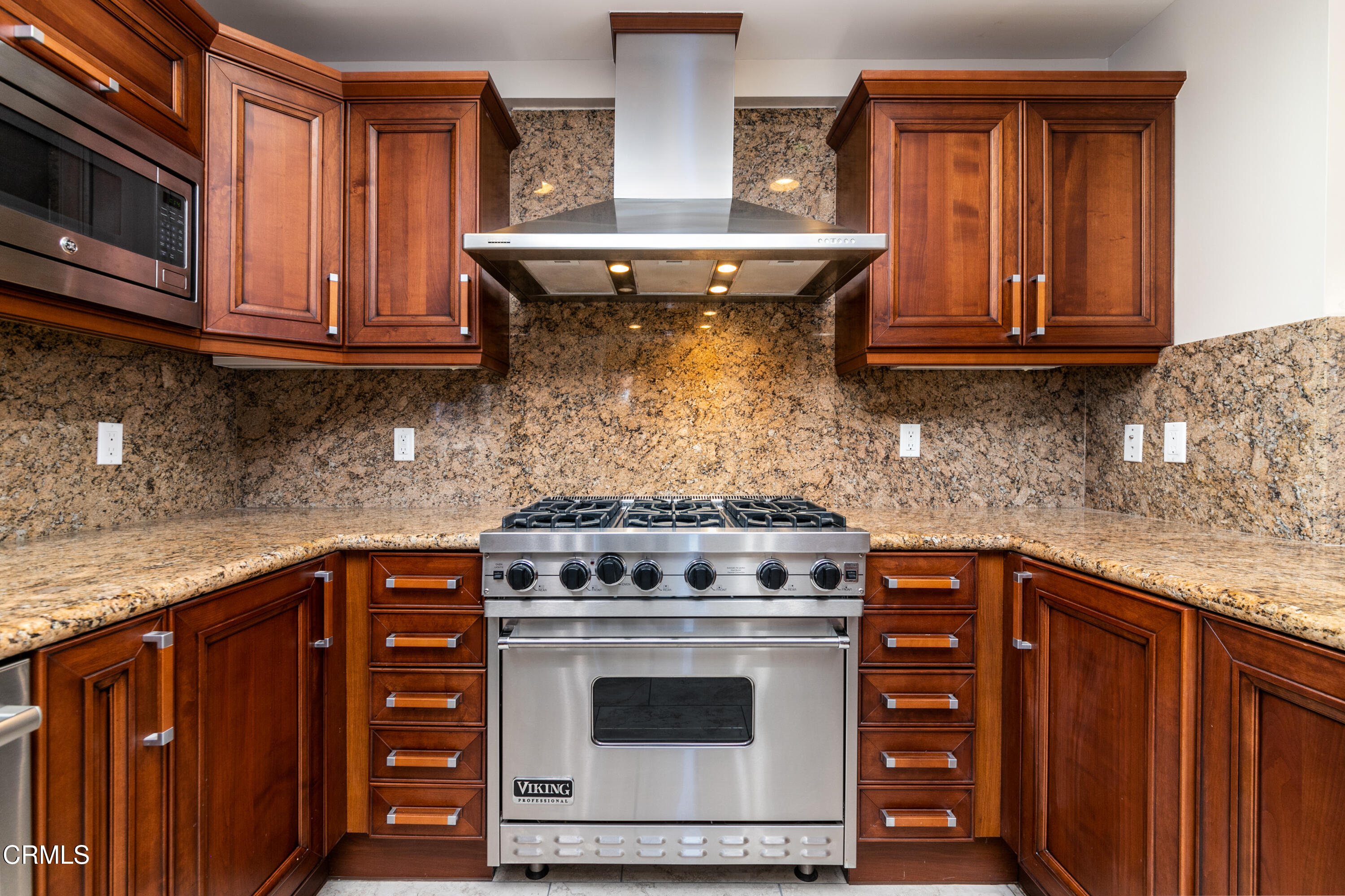 Los Angeles Condo: 1828 Glendon Avenue