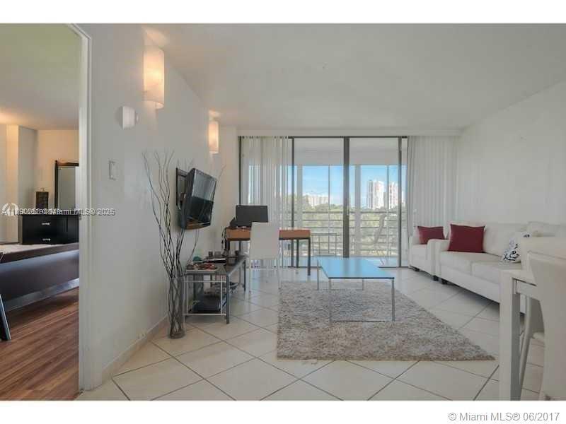 Aventura Condo: 20400 West Country Club Drive
