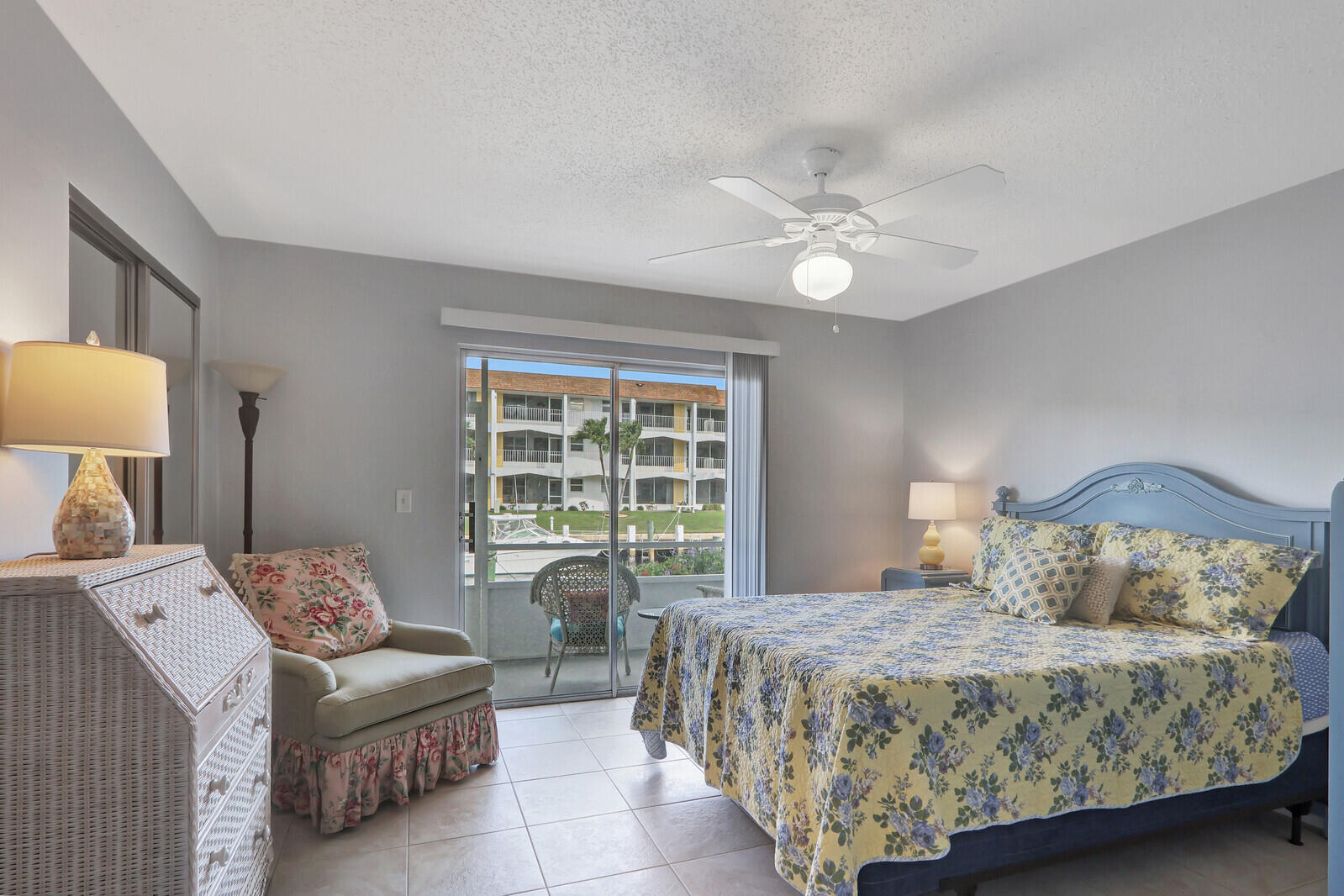 North Palm Beach Condo: 111 Doolen Court