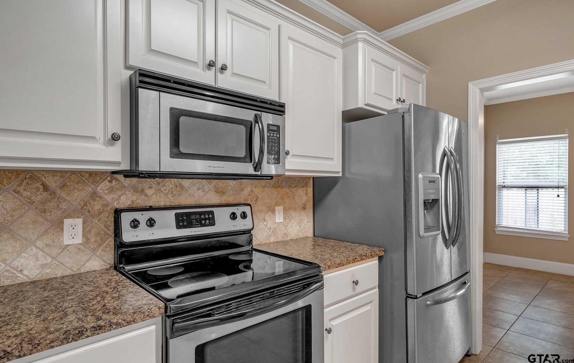 Whitehouse Condo: 813 Keble Lane