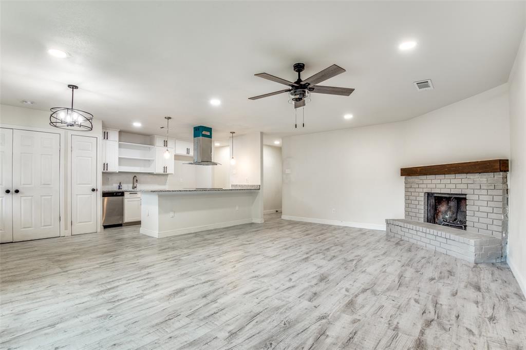 Allen Condo: 521 Windsor Drive