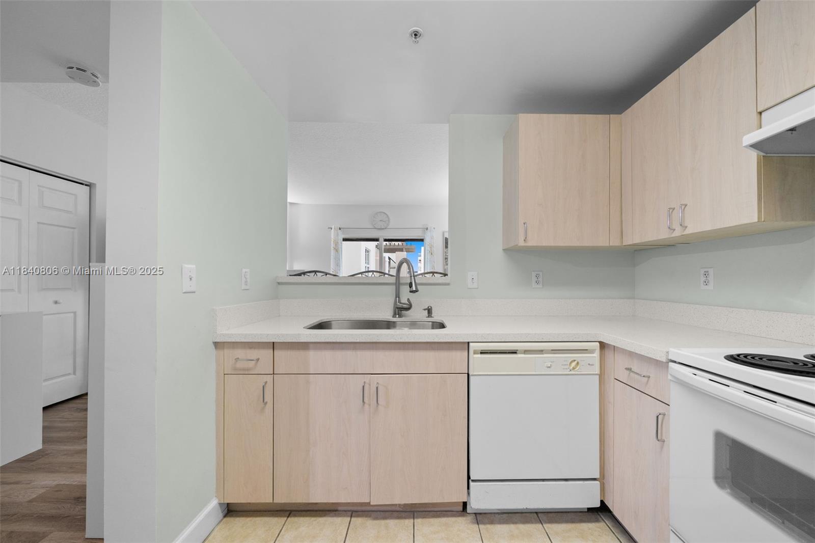 Coral Gables Condo: 50 Menores Avenue