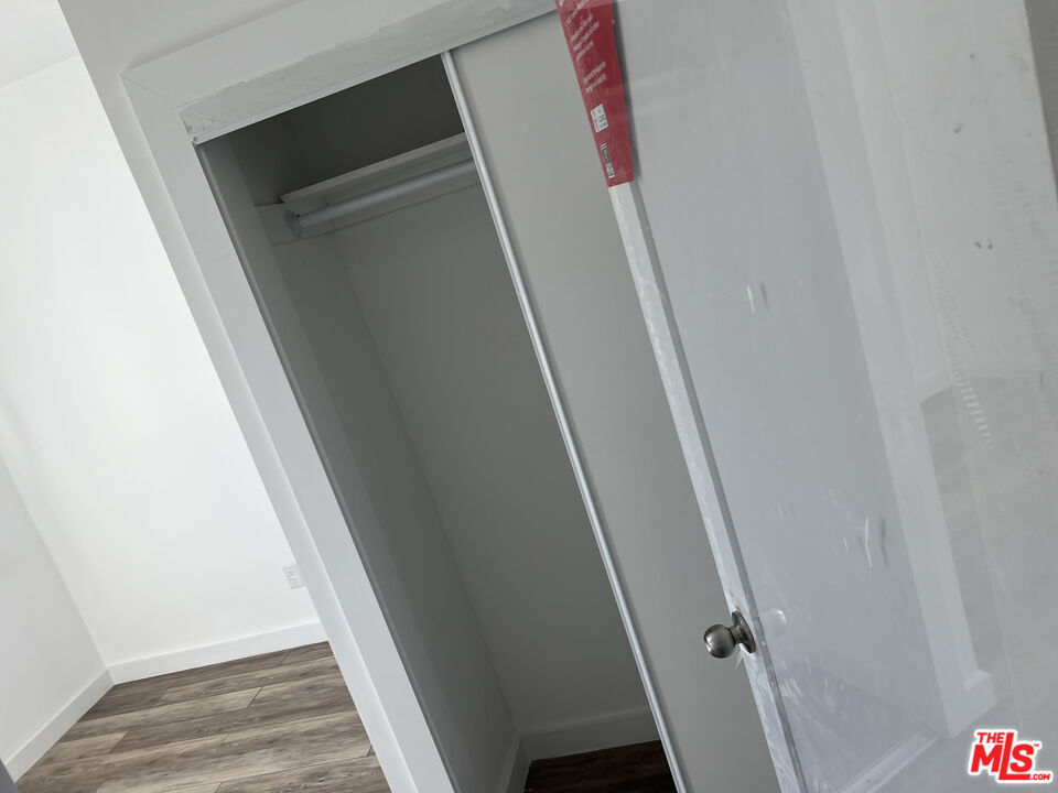 Los Angeles Condo: 1411 South Burlington Avenue