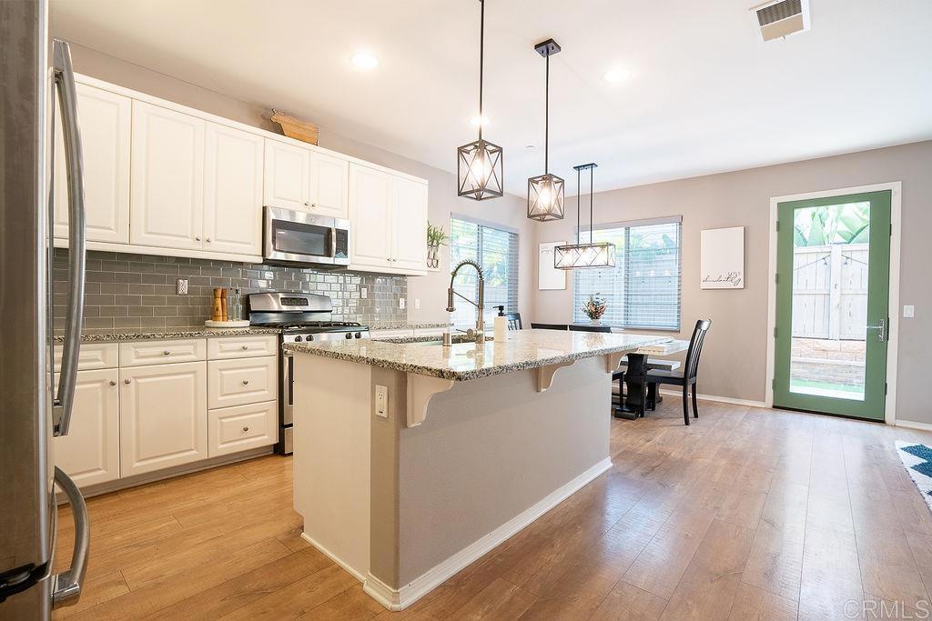 Vista Condo: 1132 Cherry Tree Lane