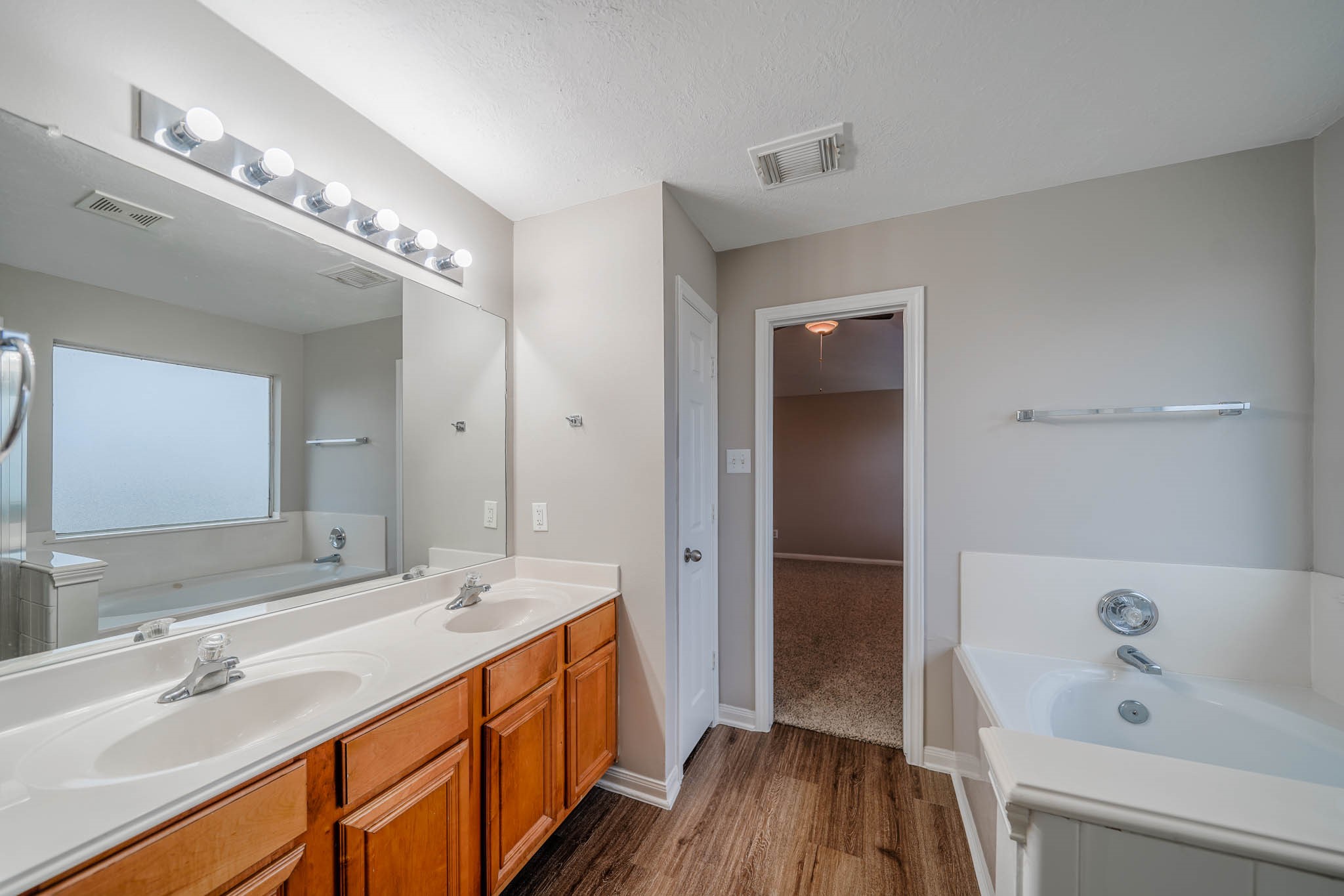 Manvel Condo: 121 Rodeo Drive