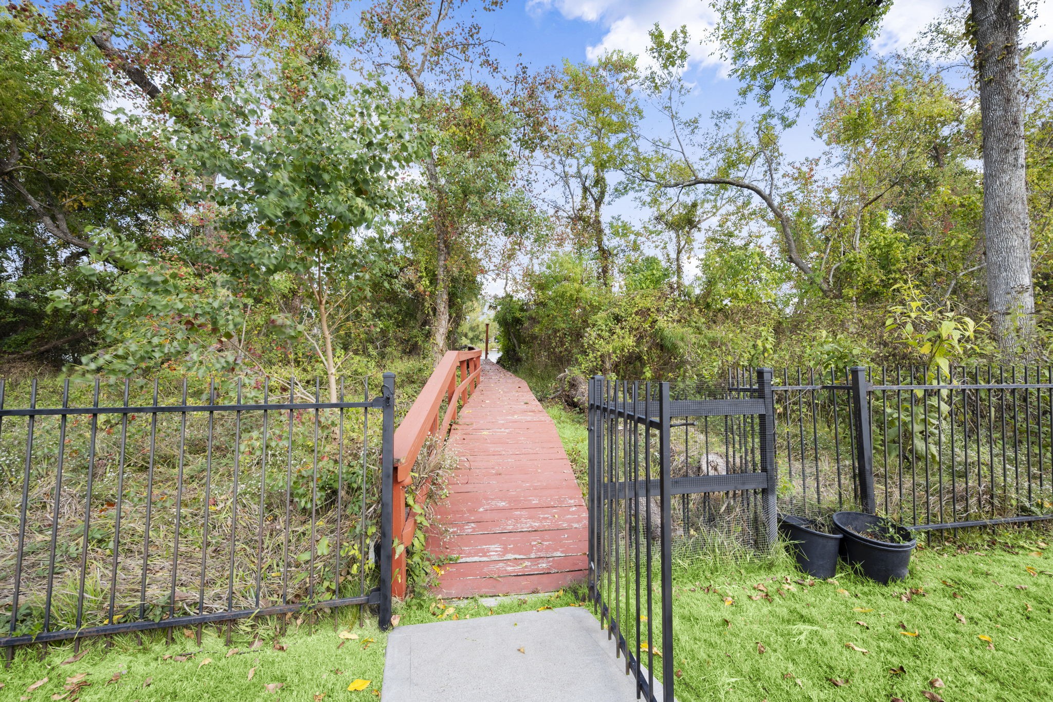 Missouri City Condo: 107 Island Boulevard