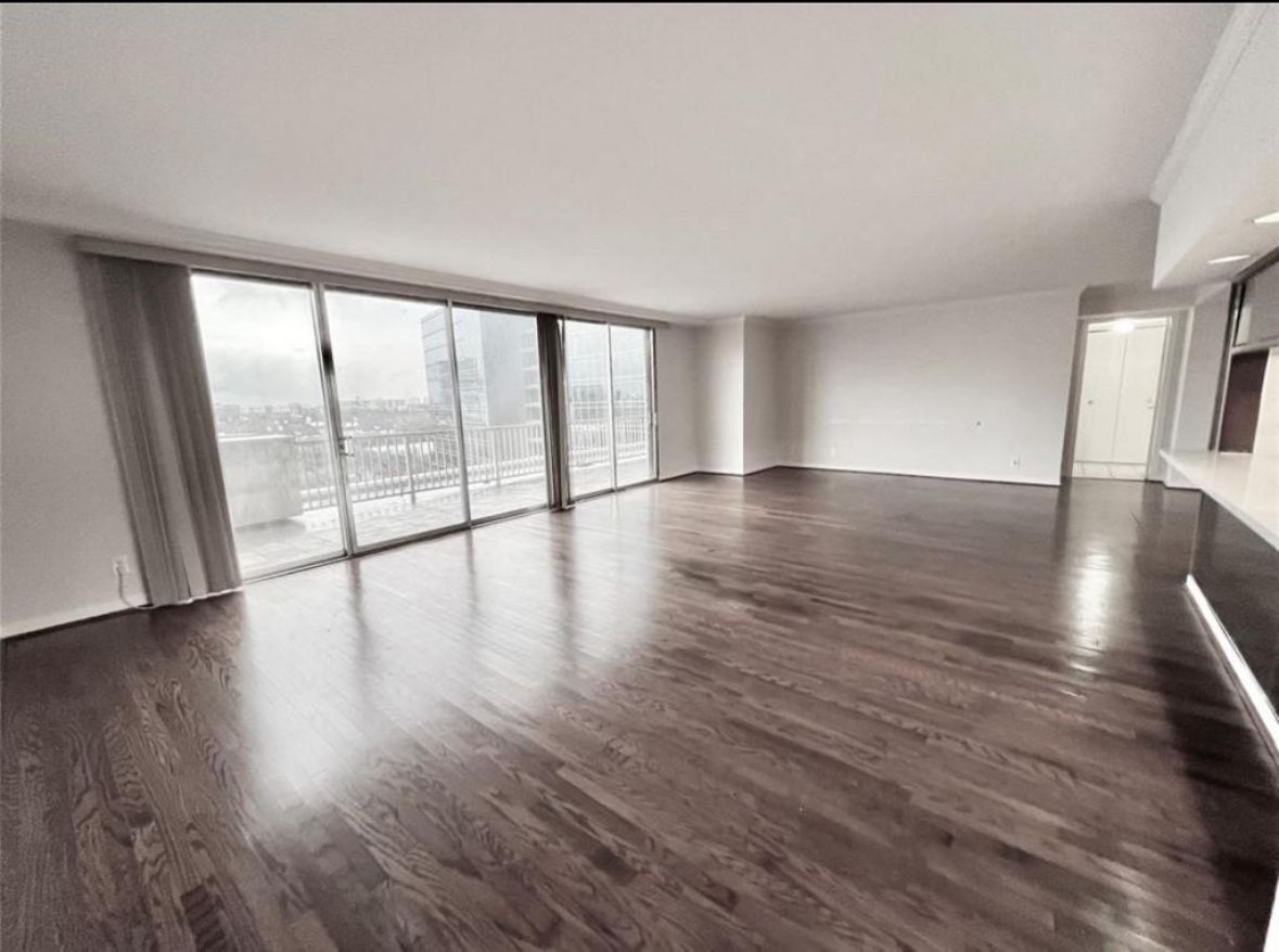 Houston Condo: 2016 Main Street